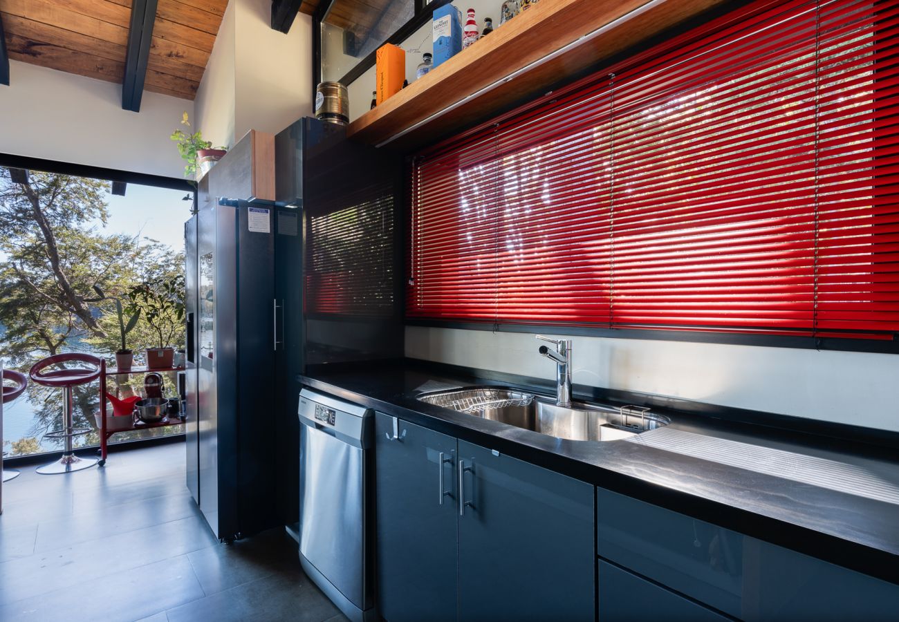 House in San Carlos de Bariloche - MORE26 Spectacular modern house with coast on Lake Moreno