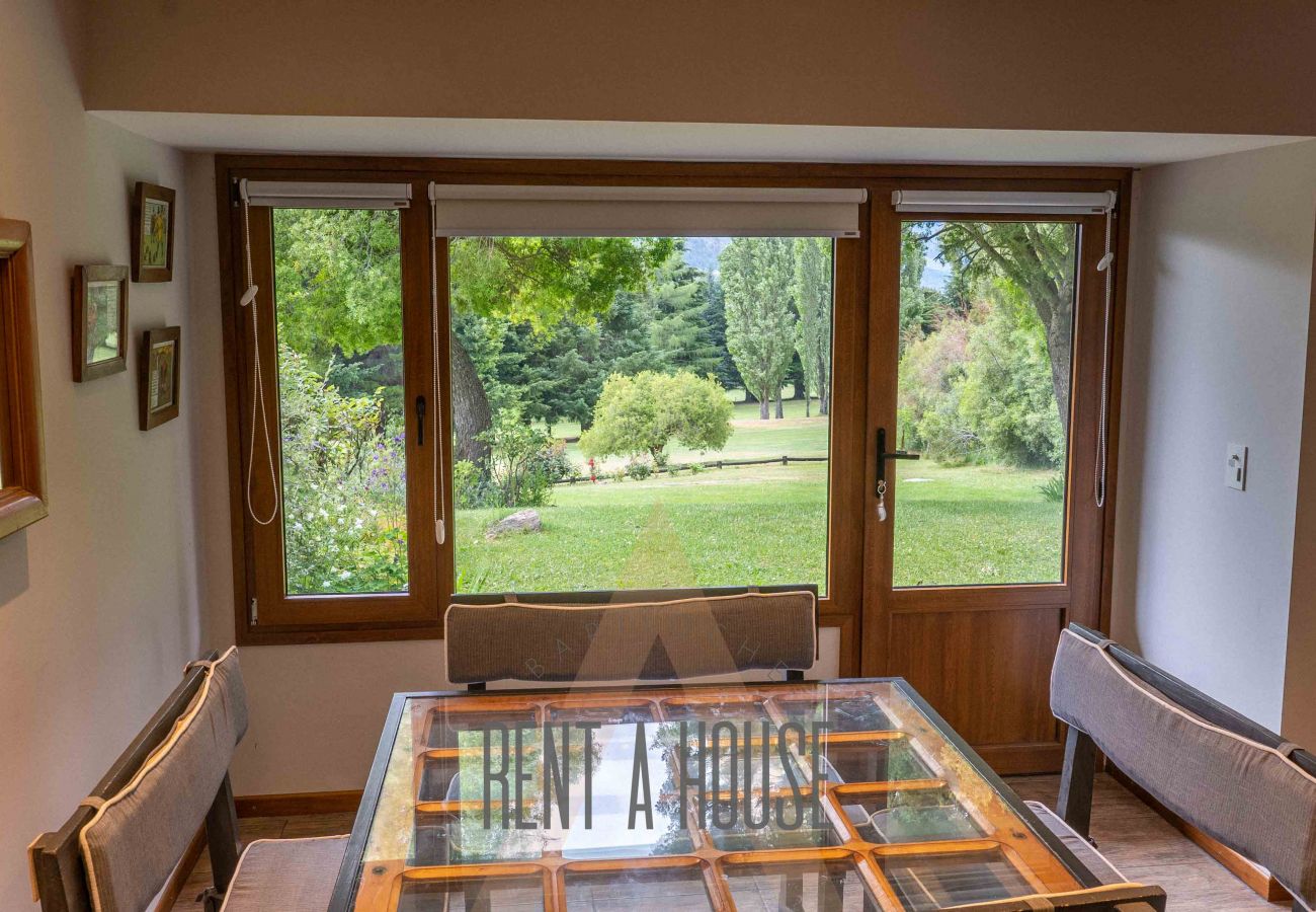 Cabin in San Carlos de Bariloche - ARE03 2 BEDROOM BEDROOM WITH DIRECT EXIT TO THE GOLF COURSE
