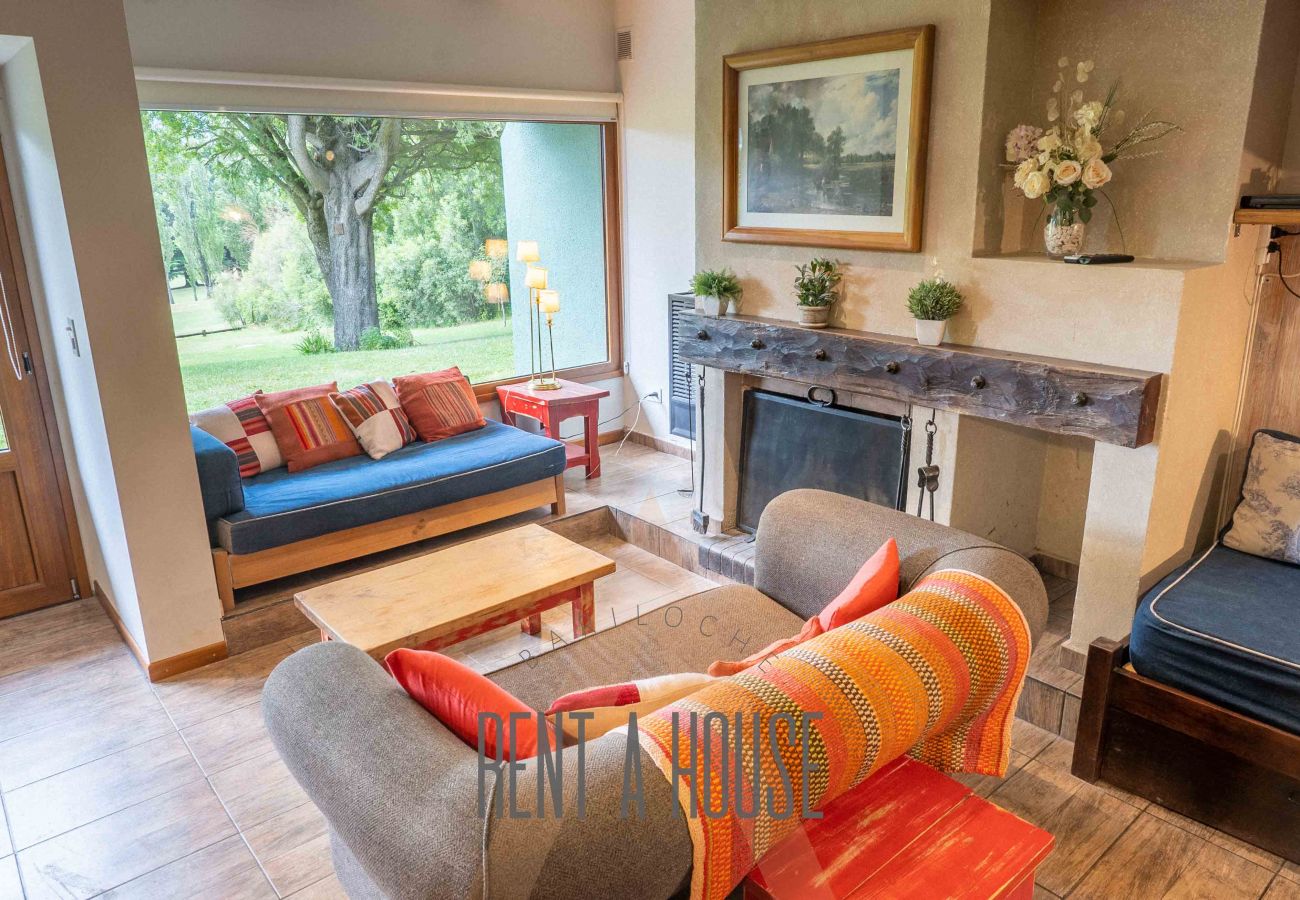 Cabin in San Carlos de Bariloche - ARE03 2 BEDROOM BEDROOM WITH DIRECT EXIT TO THE GOLF COURSE