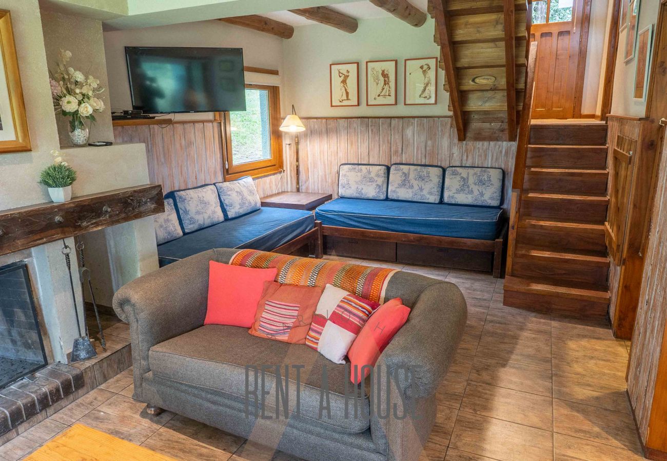 Cabin in San Carlos de Bariloche - ARE03 2 BEDROOM BEDROOM WITH DIRECT EXIT TO THE GOLF COURSE