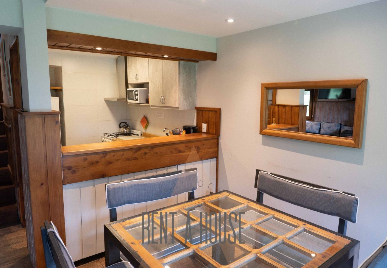 Cabin in San Carlos de Bariloche - ARE03 2 BEDROOM BEDROOM WITH DIRECT EXIT TO THE GOLF COURSE