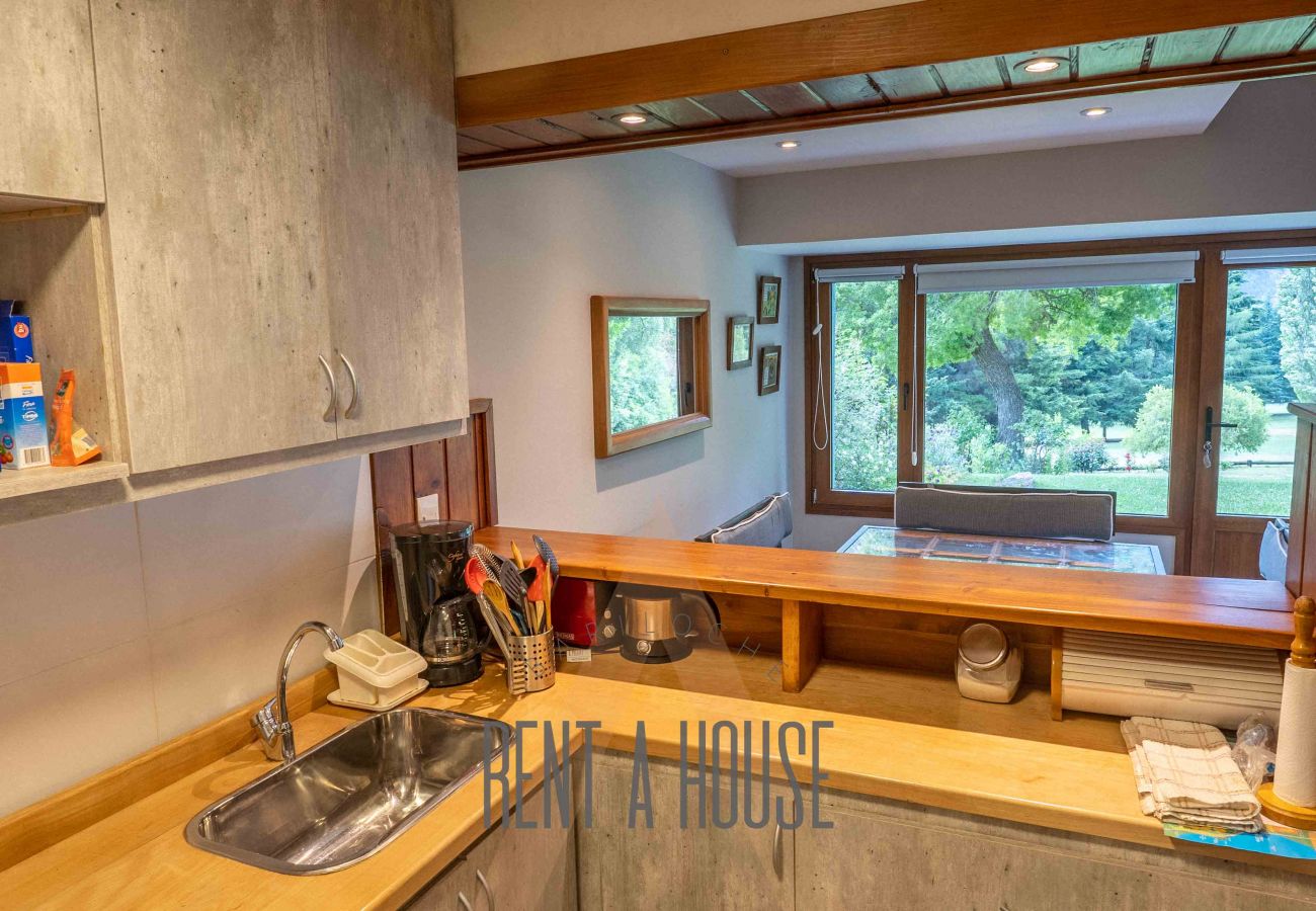 Cabin in San Carlos de Bariloche - ARE03 2 BEDROOM BEDROOM WITH DIRECT EXIT TO THE GOLF COURSE