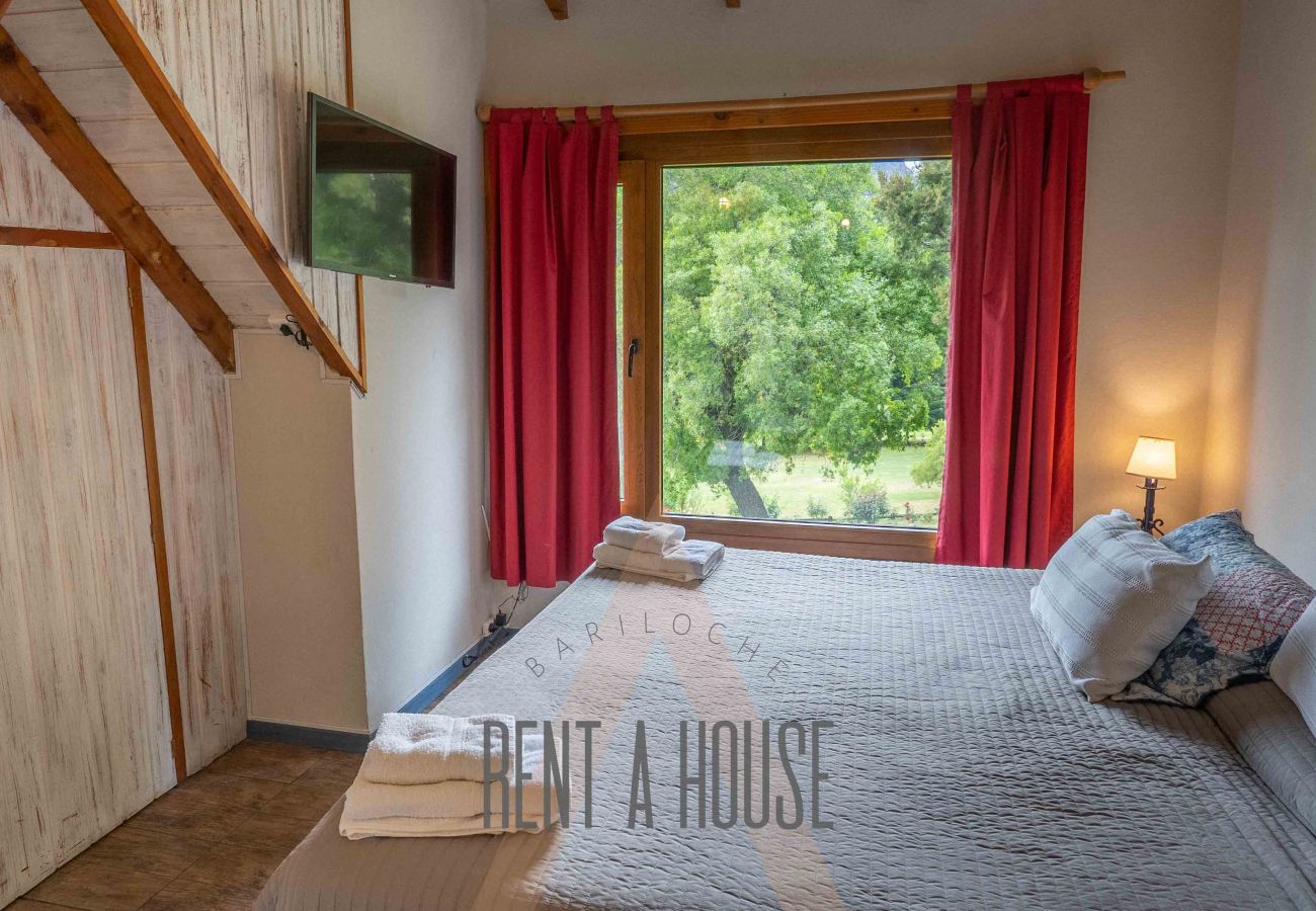 Cabin in San Carlos de Bariloche - ARE03 2 BEDROOM BEDROOM WITH DIRECT EXIT TO THE GOLF COURSE