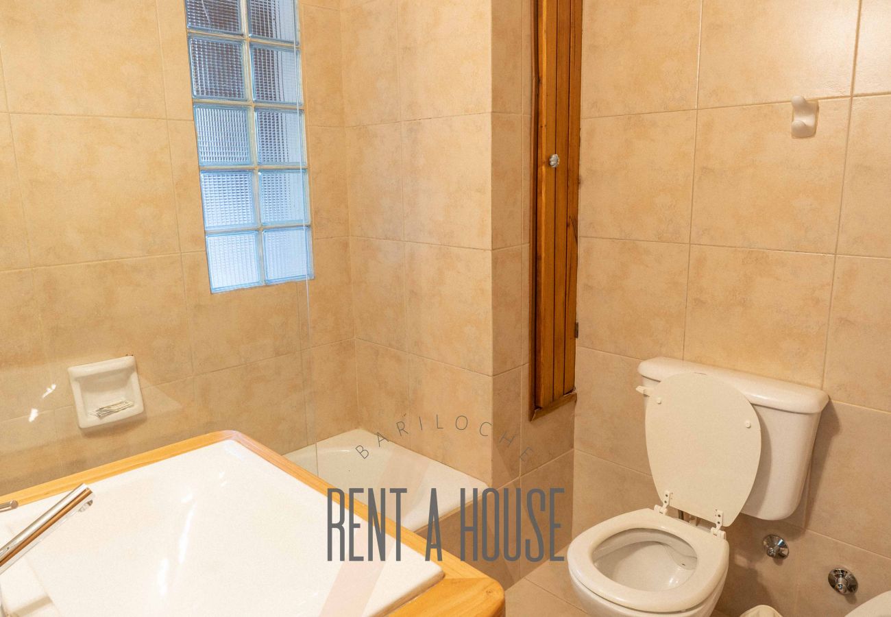 Cabin in San Carlos de Bariloche - ARE03 2 BEDROOM BEDROOM WITH DIRECT EXIT TO THE GOLF COURSE