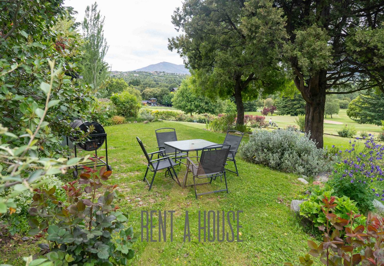 Cabin in San Carlos de Bariloche - ARE03 2 BEDROOM BEDROOM WITH DIRECT EXIT TO THE GOLF COURSE