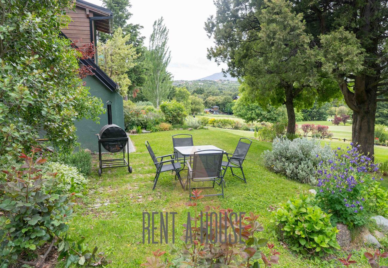 Cabin in San Carlos de Bariloche - ARE03 2 BEDROOM BEDROOM WITH DIRECT EXIT TO THE GOLF COURSE
