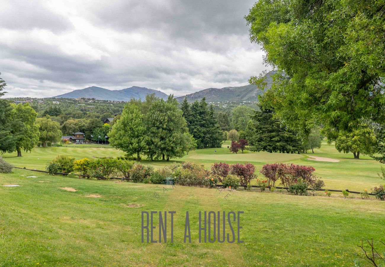 Cabin in San Carlos de Bariloche - ARE03 2 BEDROOM BEDROOM WITH DIRECT EXIT TO THE GOLF COURSE