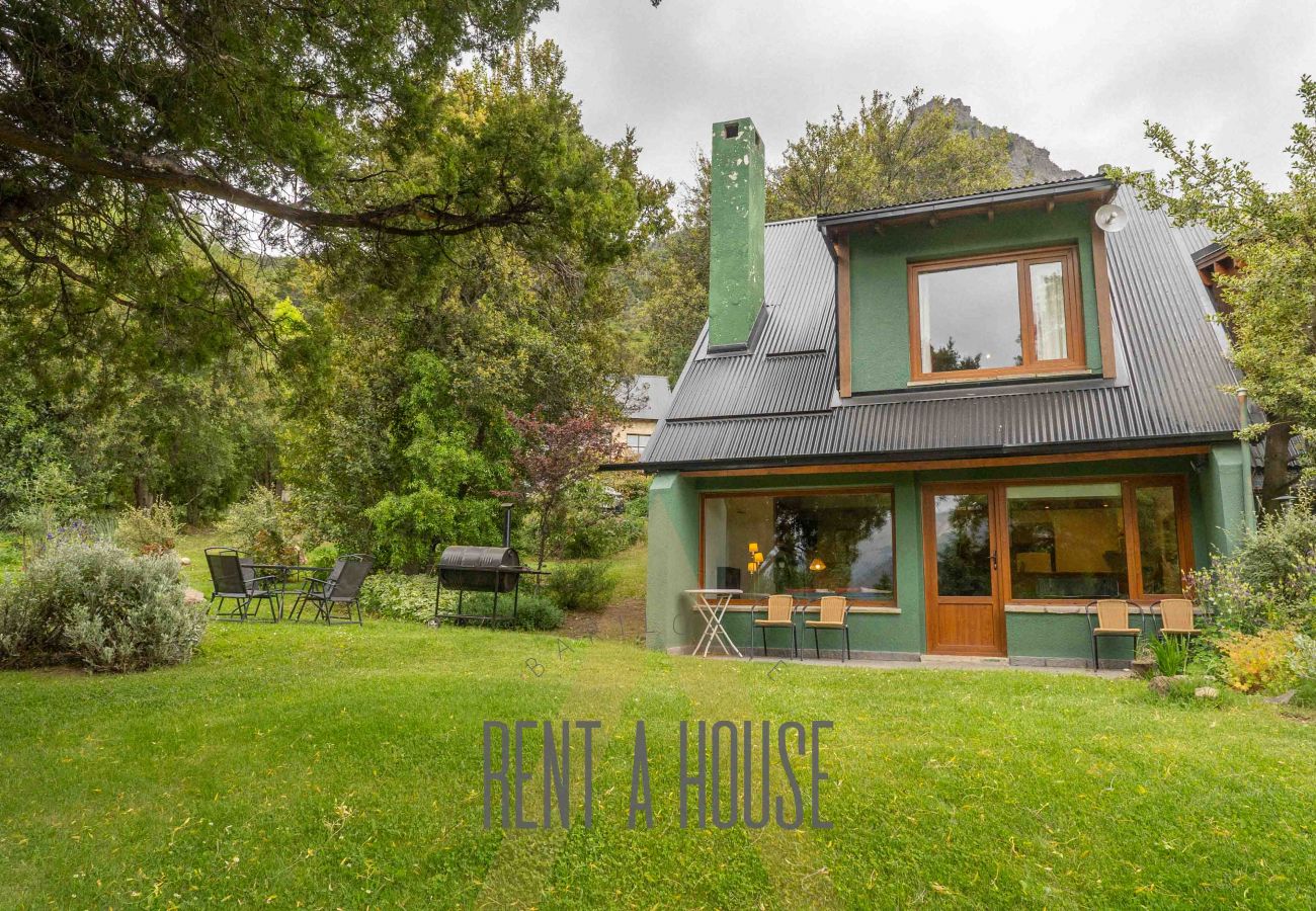 Cabin in San Carlos de Bariloche - ARE03 2 BEDROOM BEDROOM WITH DIRECT EXIT TO THE GOLF COURSE