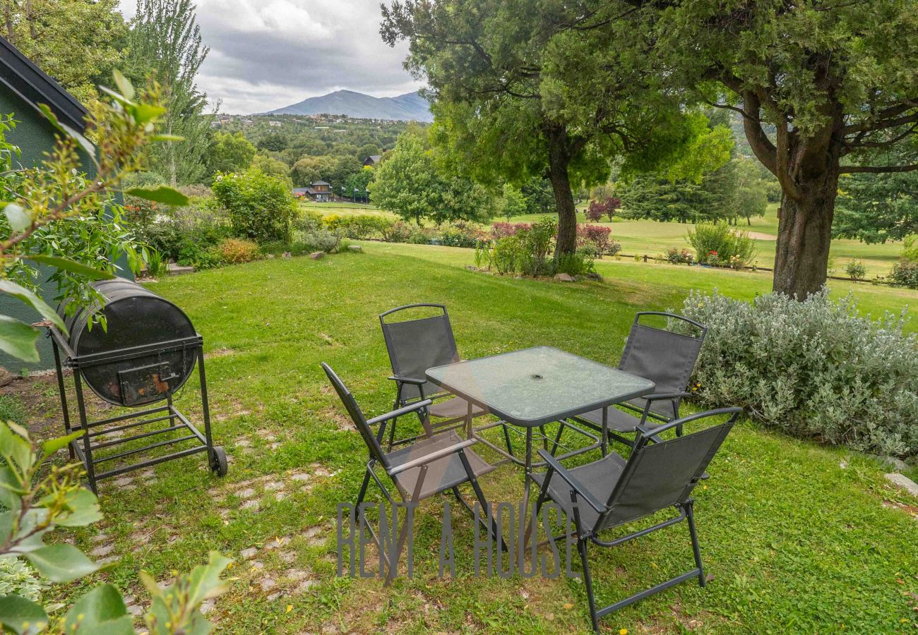 Cabin in San Carlos de Bariloche - ARE03 2 BEDROOM BEDROOM WITH DIRECT EXIT TO THE GOLF COURSE