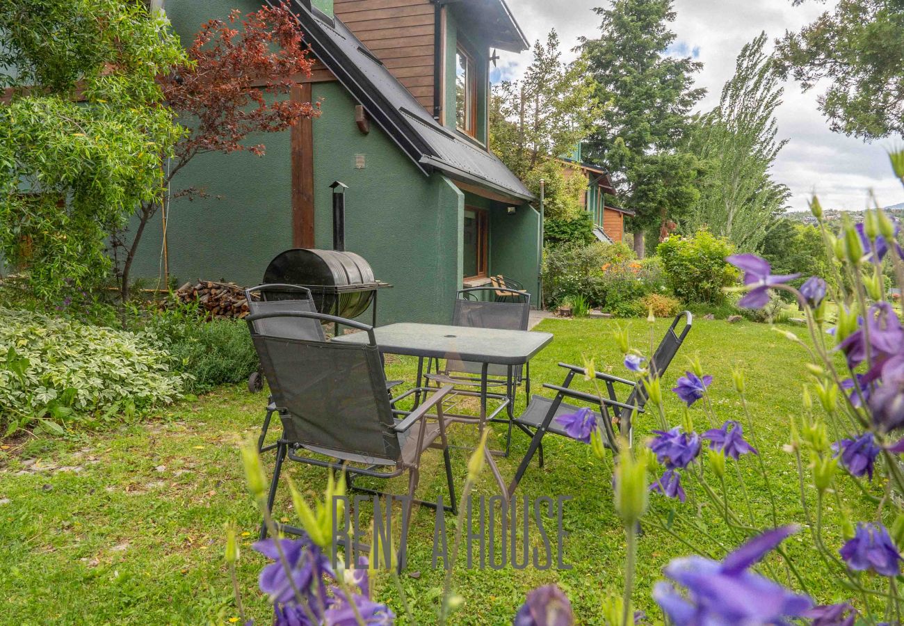 Cabin in San Carlos de Bariloche - ARE03 2 BEDROOM BEDROOM WITH DIRECT EXIT TO THE GOLF COURSE