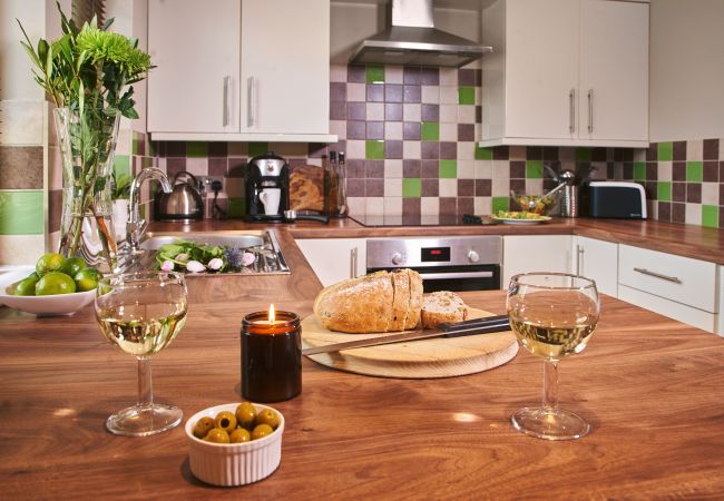 Apartment in Lower Ashton - Swifts Return - Bolthole with hot tub, pool and sauna Apartment in Lower Ashton - Swifts Return - Bolthole with hot tub, pool and sauna