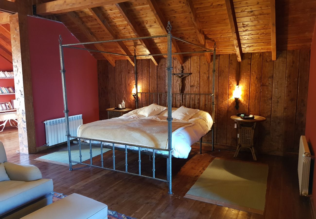 House in San Carlos de Bariloche - Peni08 Warm and historic property located on an 8-hectare property