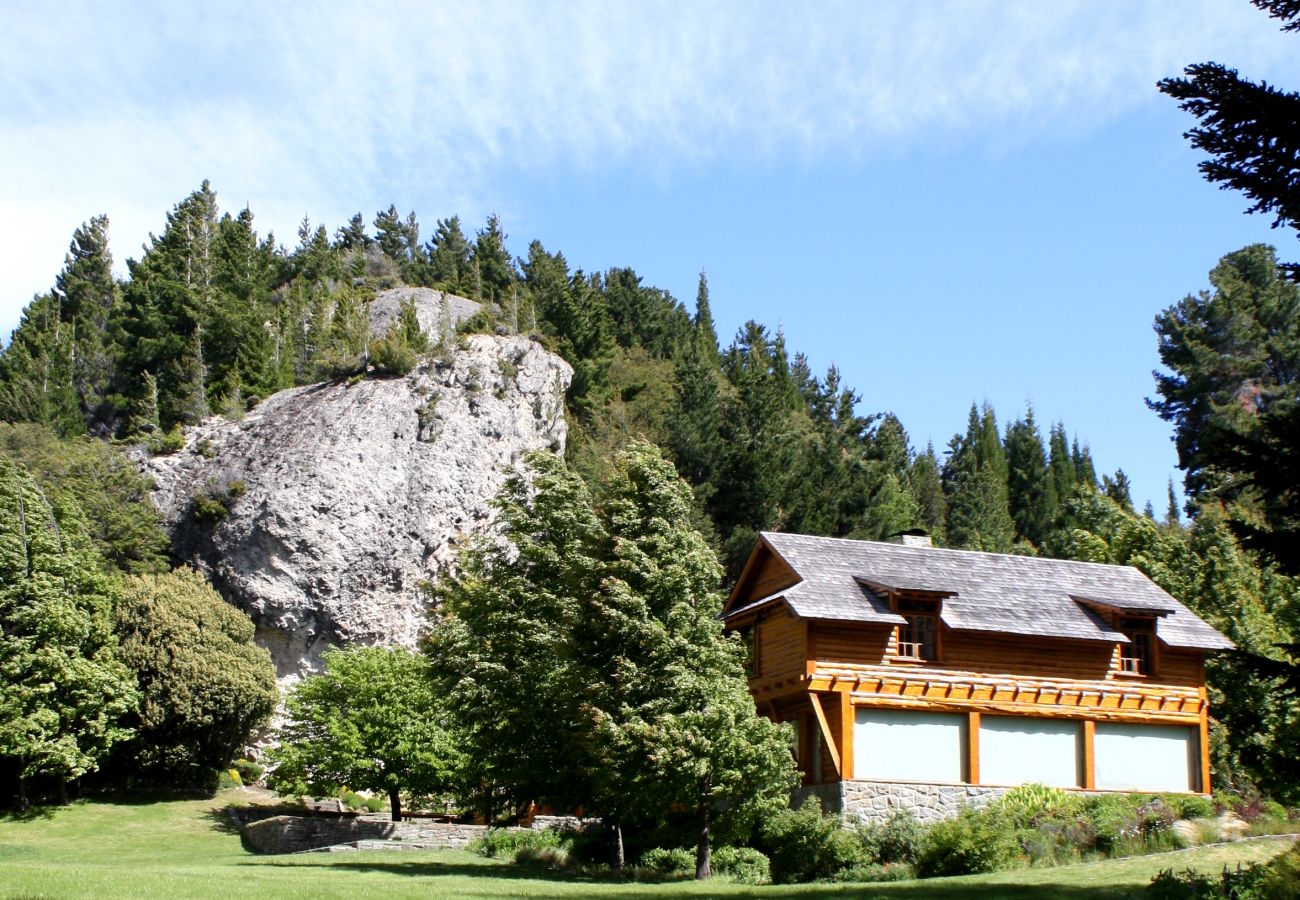 House in San Carlos de Bariloche - Peni08 Warm and historic property located on an 8-hectare property