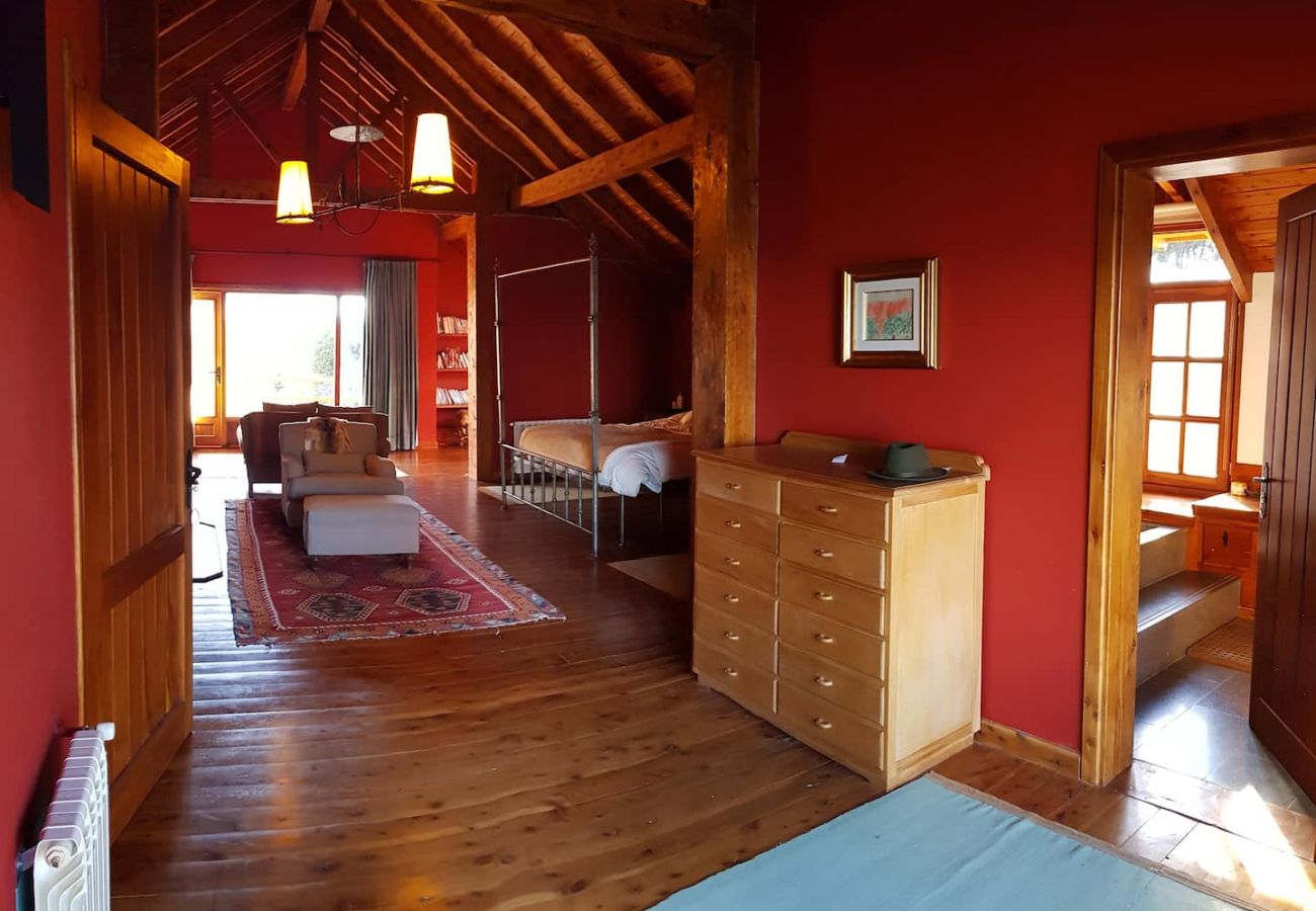 House in San Carlos de Bariloche - Peni08 Warm and historic property located on an 8-hectare property