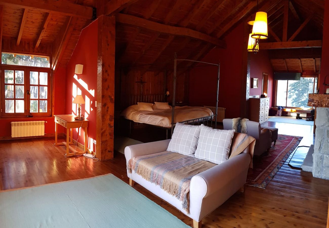 House in San Carlos de Bariloche - Peni08 Warm and historic property located on an 8-hectare property