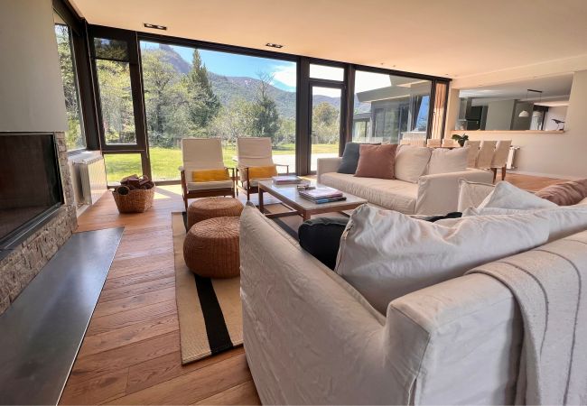  in San Carlos de Bariloche -  ARE42 -MODERN AND SPACIOUS HOUSE IN ARELAUQUEN