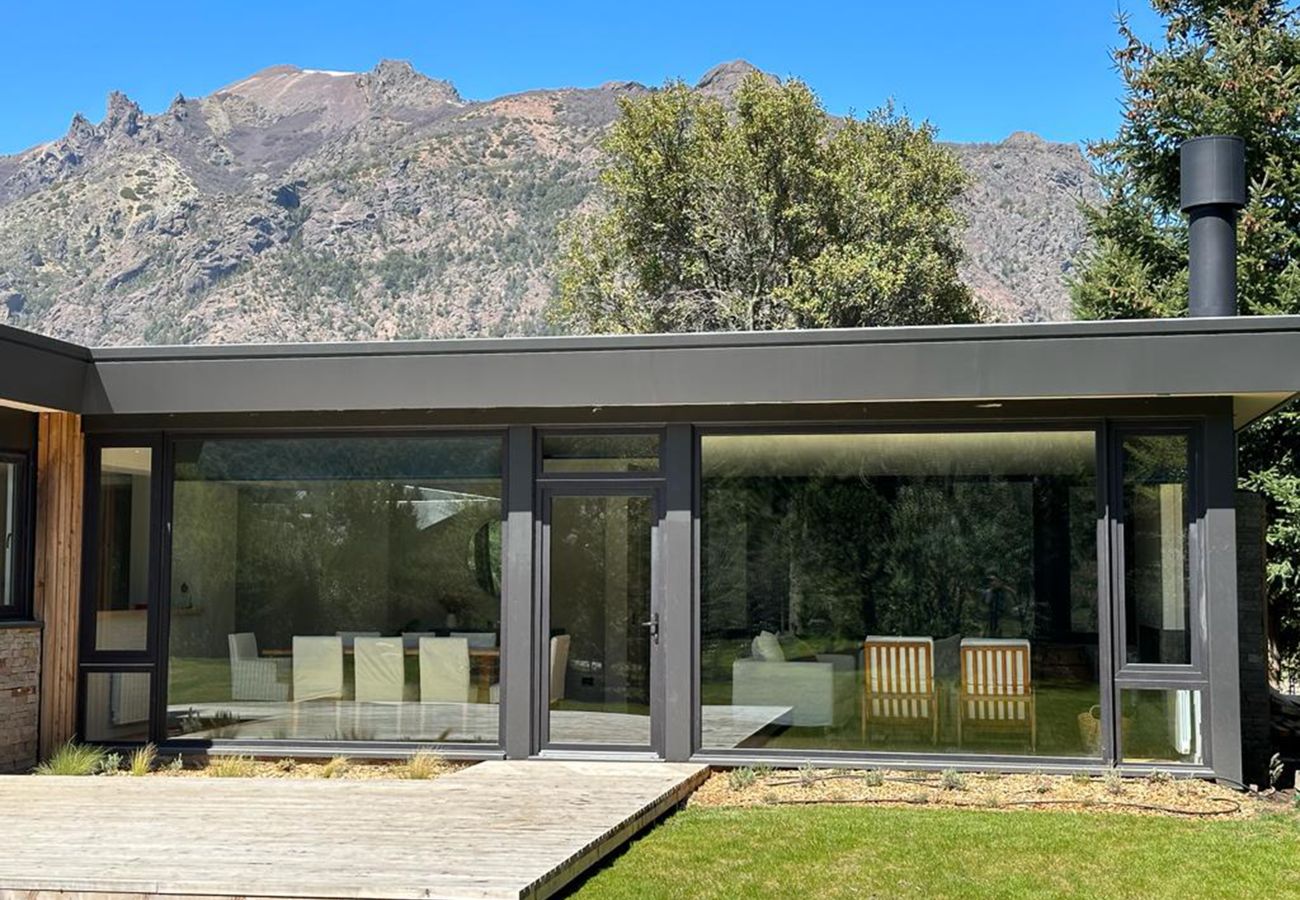 House in San Carlos de Bariloche -  ARE42 -MODERN AND SPACIOUS HOUSE IN ARELAUQUEN