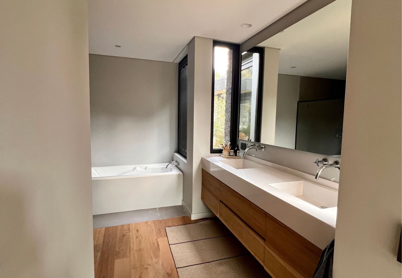 House in San Carlos de Bariloche -  ARE42 -MODERN AND SPACIOUS HOUSE IN ARELAUQUEN