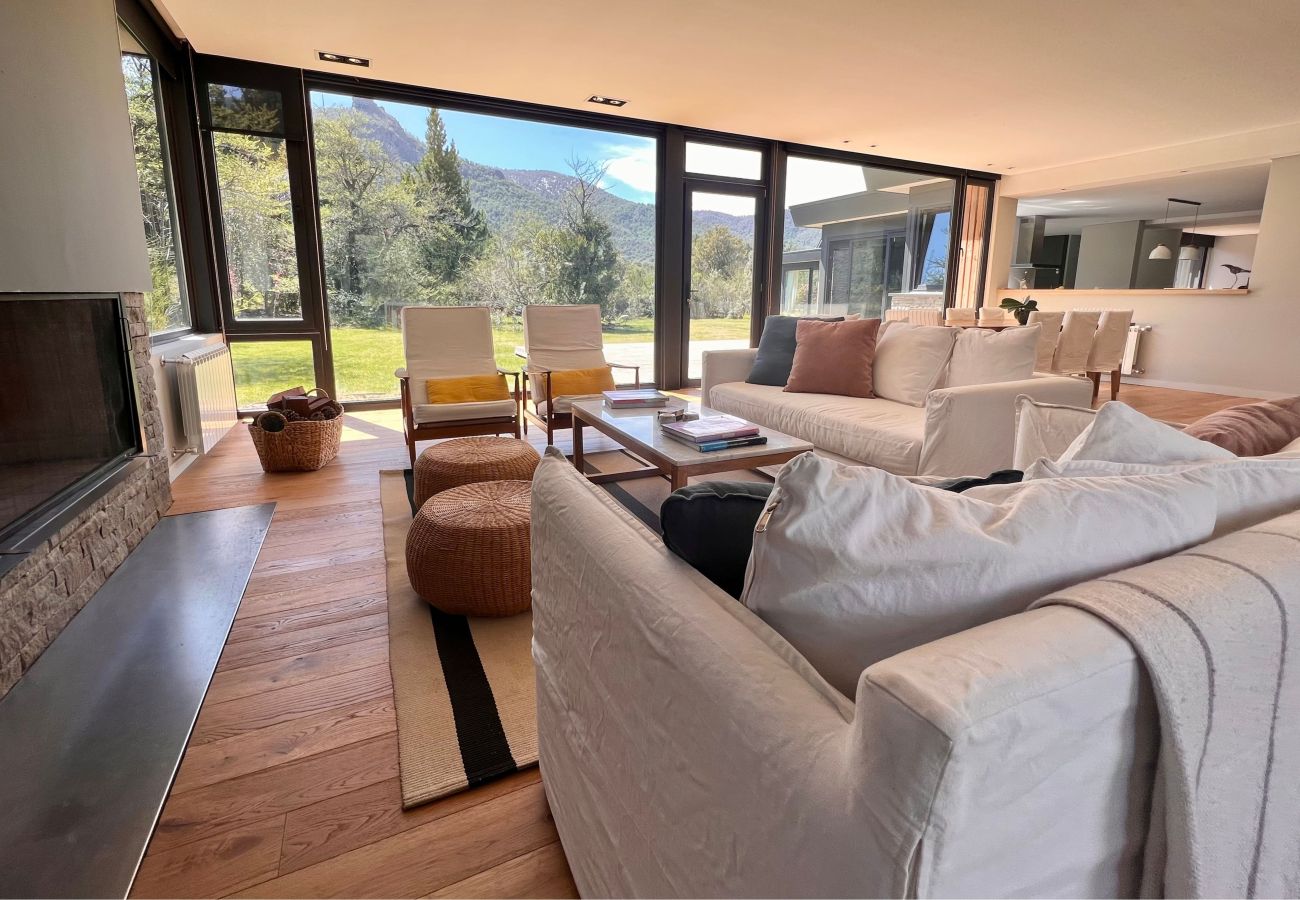 House in San Carlos de Bariloche -  ARE42 -MODERN AND SPACIOUS HOUSE IN ARELAUQUEN