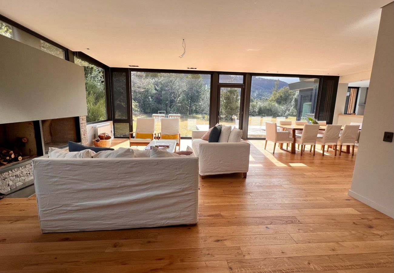 House in San Carlos de Bariloche -  ARE42 -MODERN AND SPACIOUS HOUSE IN ARELAUQUEN