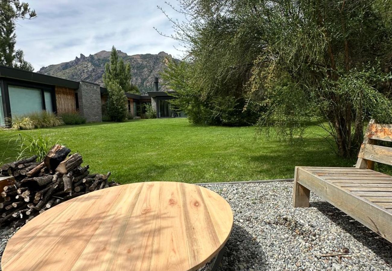 House in San Carlos de Bariloche -  ARE42 -MODERN AND SPACIOUS HOUSE IN ARELAUQUEN