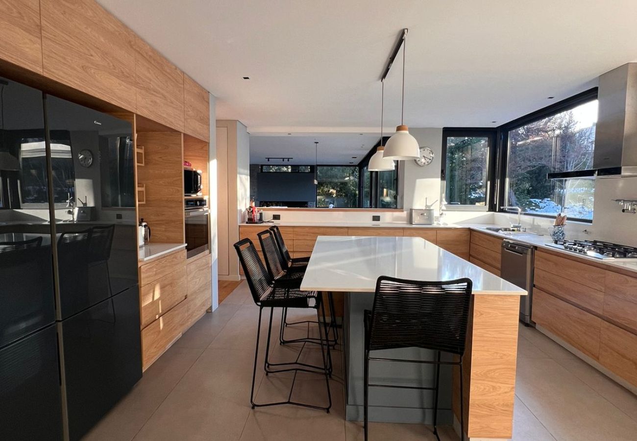 House in San Carlos de Bariloche -  ARE42 -MODERN AND SPACIOUS HOUSE IN ARELAUQUEN