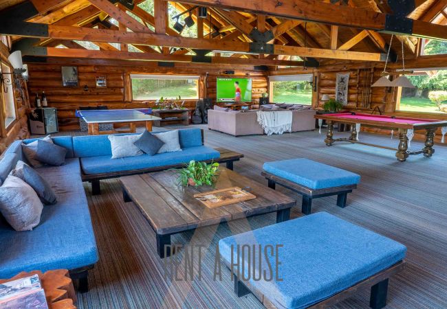 House in San Carlos de Bariloche - Spectacular 890 meter house with two heated pools and lake shore. House in San Carlos de Bariloche - Spectacular 890 meter house with two heated pools and lake shore.