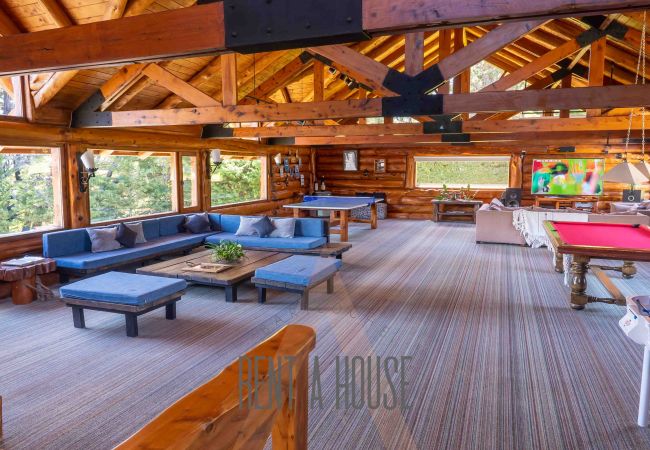 House in San Carlos de Bariloche - Spectacular 890 meter house with two heated pools and lake shore. House in San Carlos de Bariloche - Spectacular 890 meter house with two heated pools and lake shore.