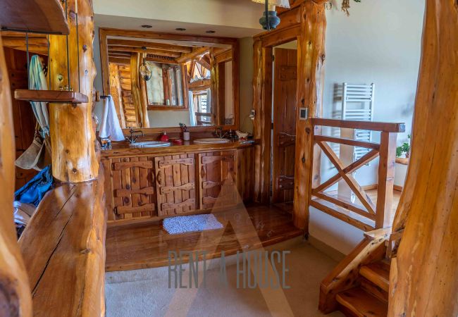 House in San Carlos de Bariloche - Spectacular 890 meter house with two heated pools and lake shore. House in San Carlos de Bariloche - Spectacular 890 meter house with two heated pools and lake shore.