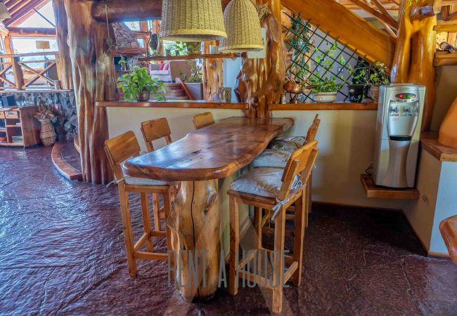 House in San Carlos de Bariloche - Spectacular 890 meter house with two heated pools and lake shore. House in San Carlos de Bariloche - Spectacular 890 meter house with two heated pools and lake shore.