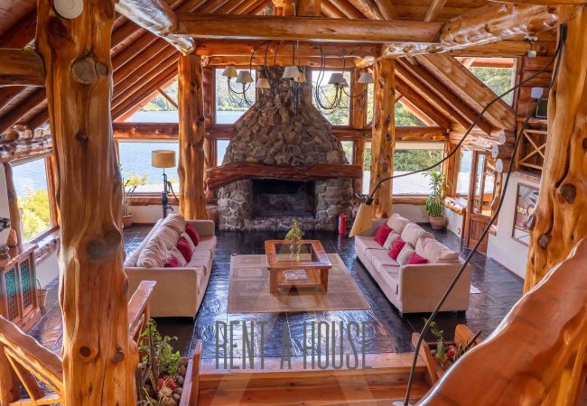 House in San Carlos de Bariloche - Spectacular 890 meter house with two heated pools and lake shore. House in San Carlos de Bariloche - Spectacular 890 meter house with two heated pools and lake shore.