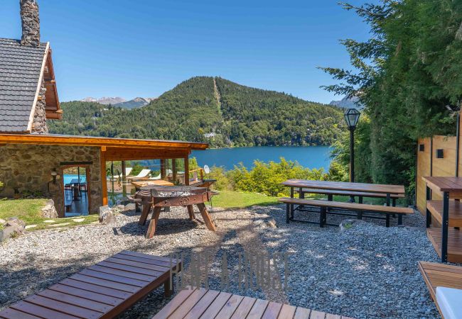 House in San Carlos de Bariloche - Spectacular 890 meter house with two heated pools and lake shore. House in San Carlos de Bariloche - Spectacular 890 meter house with two heated pools and lake shore.