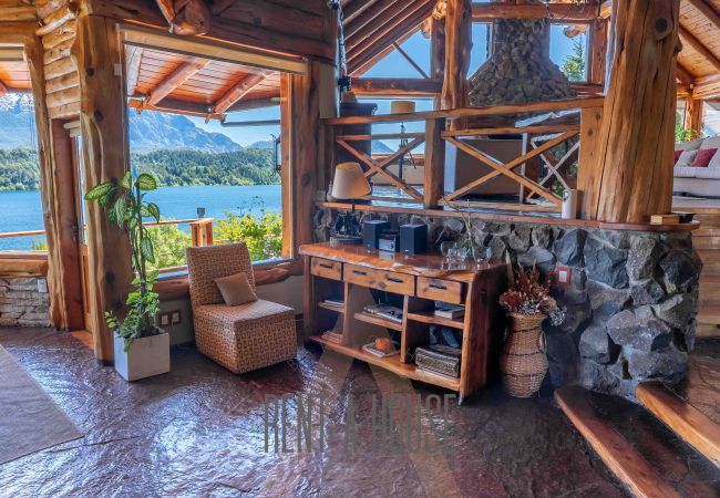 House in San Carlos de Bariloche - Spectacular 890 meter house with two heated pools and lake shore. House in San Carlos de Bariloche - Spectacular 890 meter house with two heated pools and lake shore.