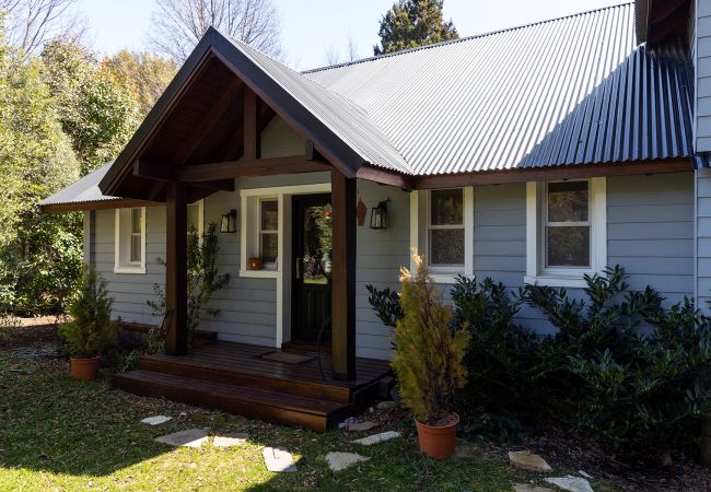  in San Carlos de Bariloche - ARE39 Beautiful and spacious house located in the exclusive private neighborhood Arelauquen Golf & Country Club.