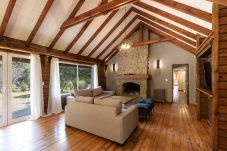 House in San Carlos de Bariloche - ARE39 Beautiful and spacious house located in the exclusive private neighborhood Arelauquen Golf & Country Club.