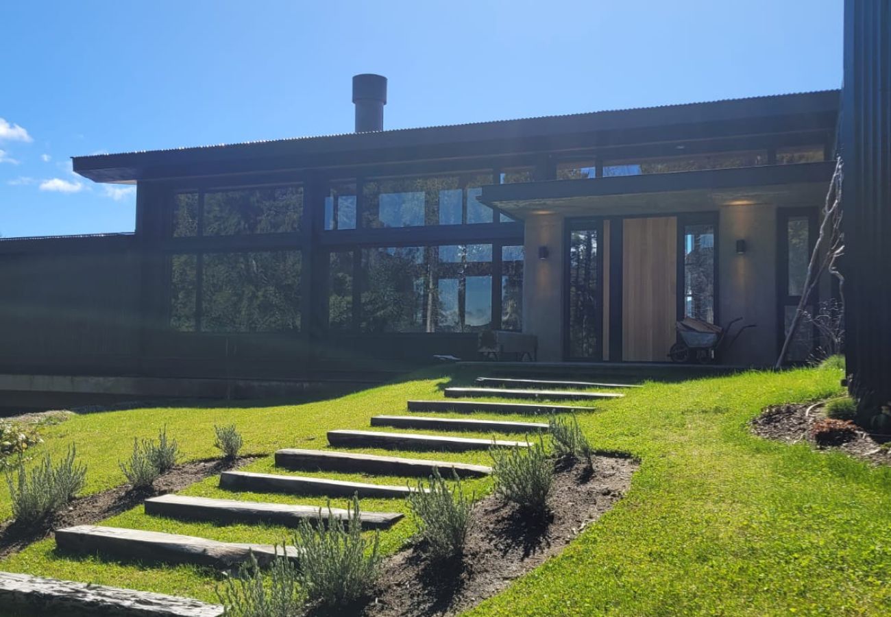 House in San Carlos de Bariloche - CHIC HOUSE IN BARILOCHE, WITH COAST AND POOL