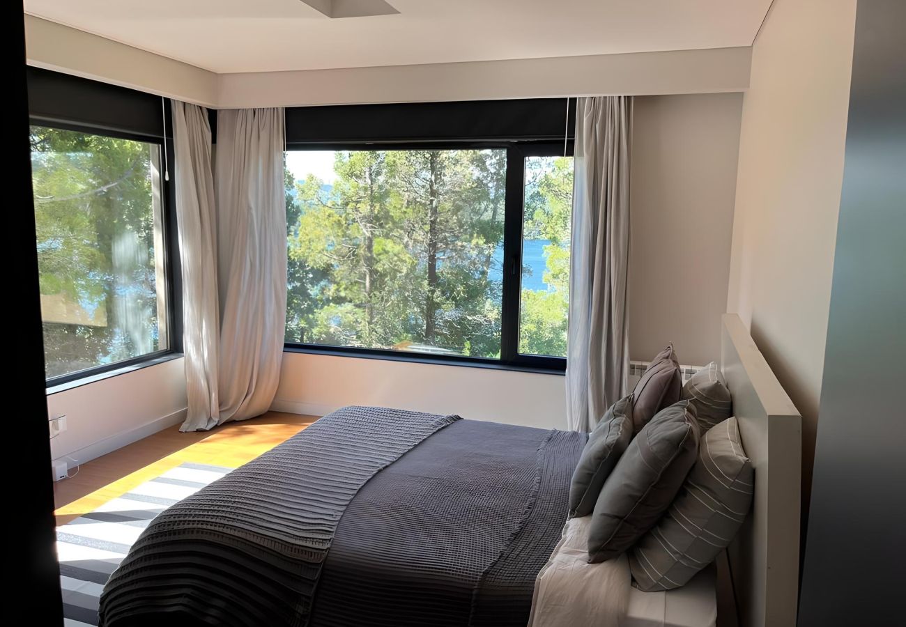 House in San Carlos de Bariloche - CHIC HOUSE IN BARILOCHE, WITH COAST AND POOL