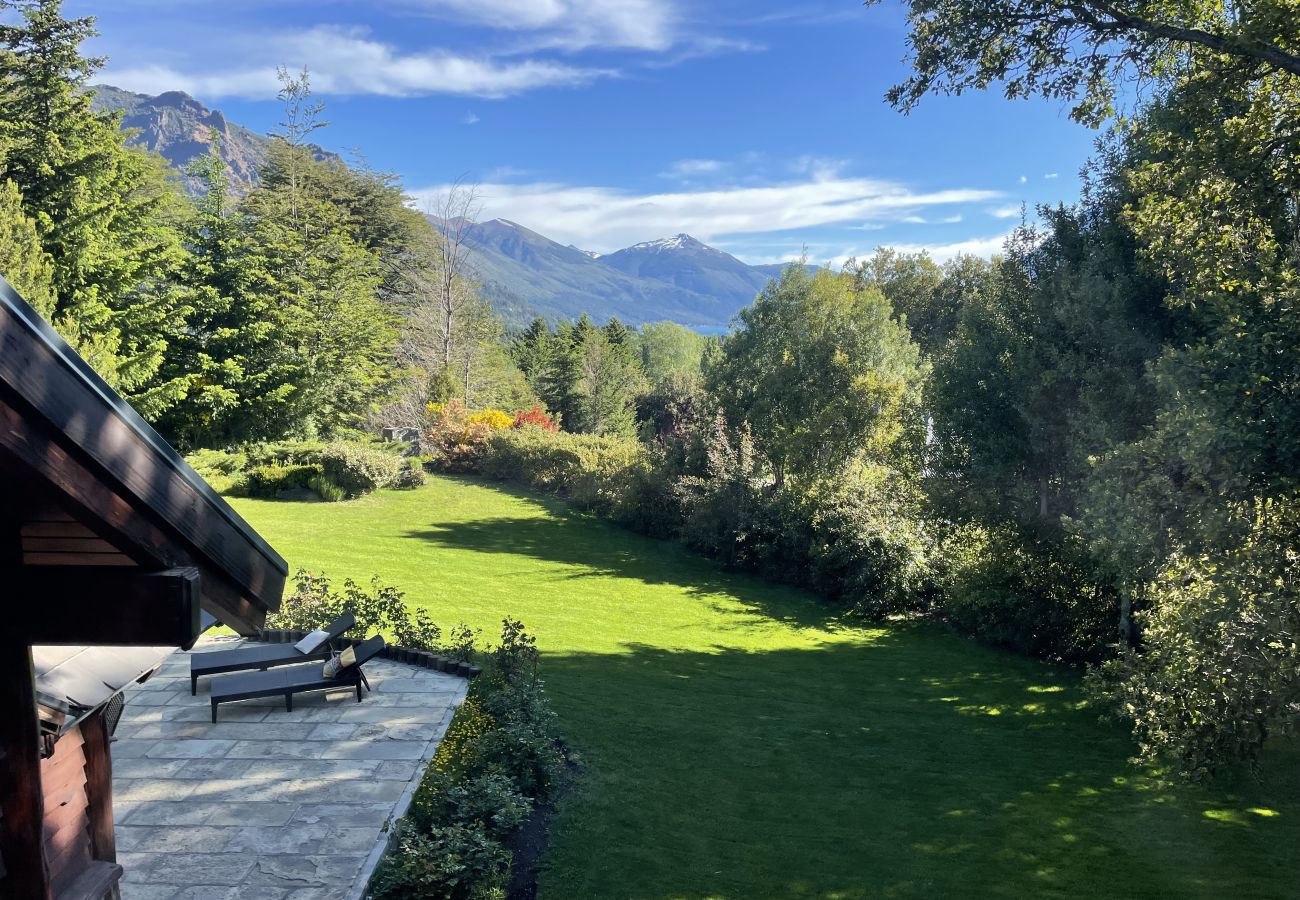 House in San Carlos de Bariloche - ARE26 COMFORTABLE HOUSE WITH LAKE VIEW AND VERY CLOSE TO THE GOLF STARTER