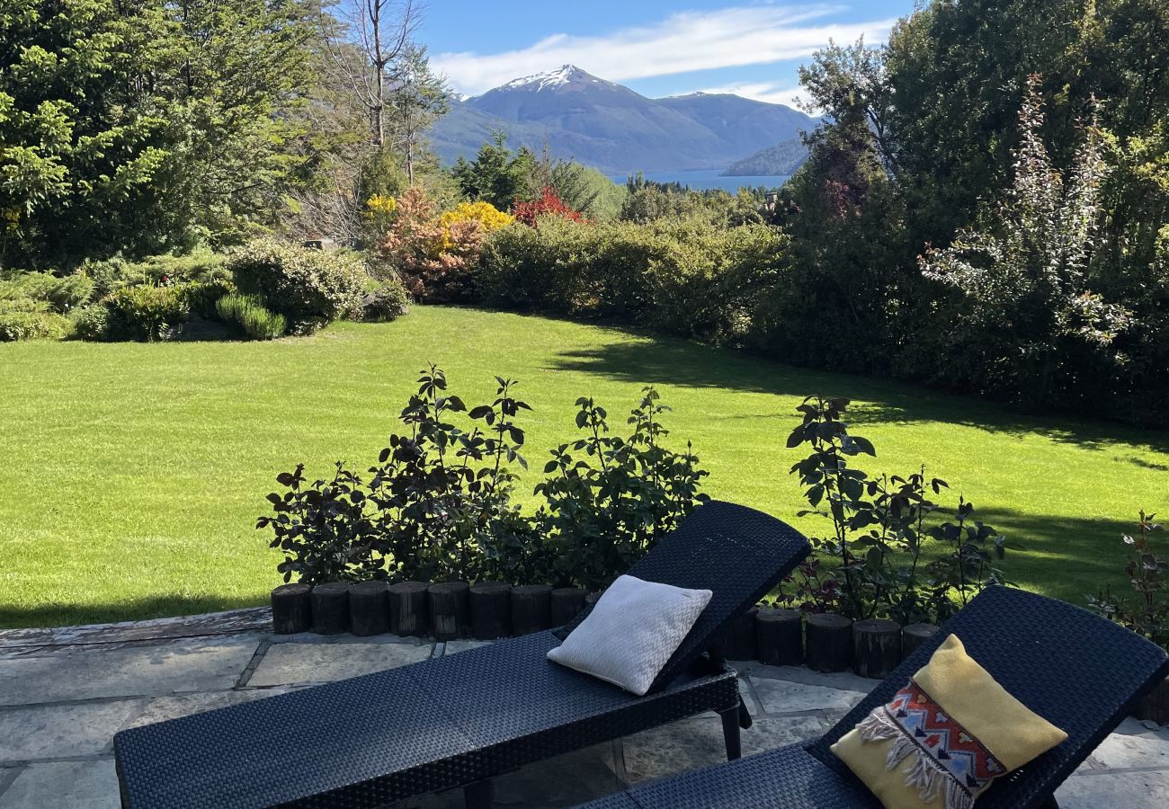 House in San Carlos de Bariloche - ARE26 COMFORTABLE HOUSE WITH LAKE VIEW AND VERY CLOSE TO THE GOLF STARTER