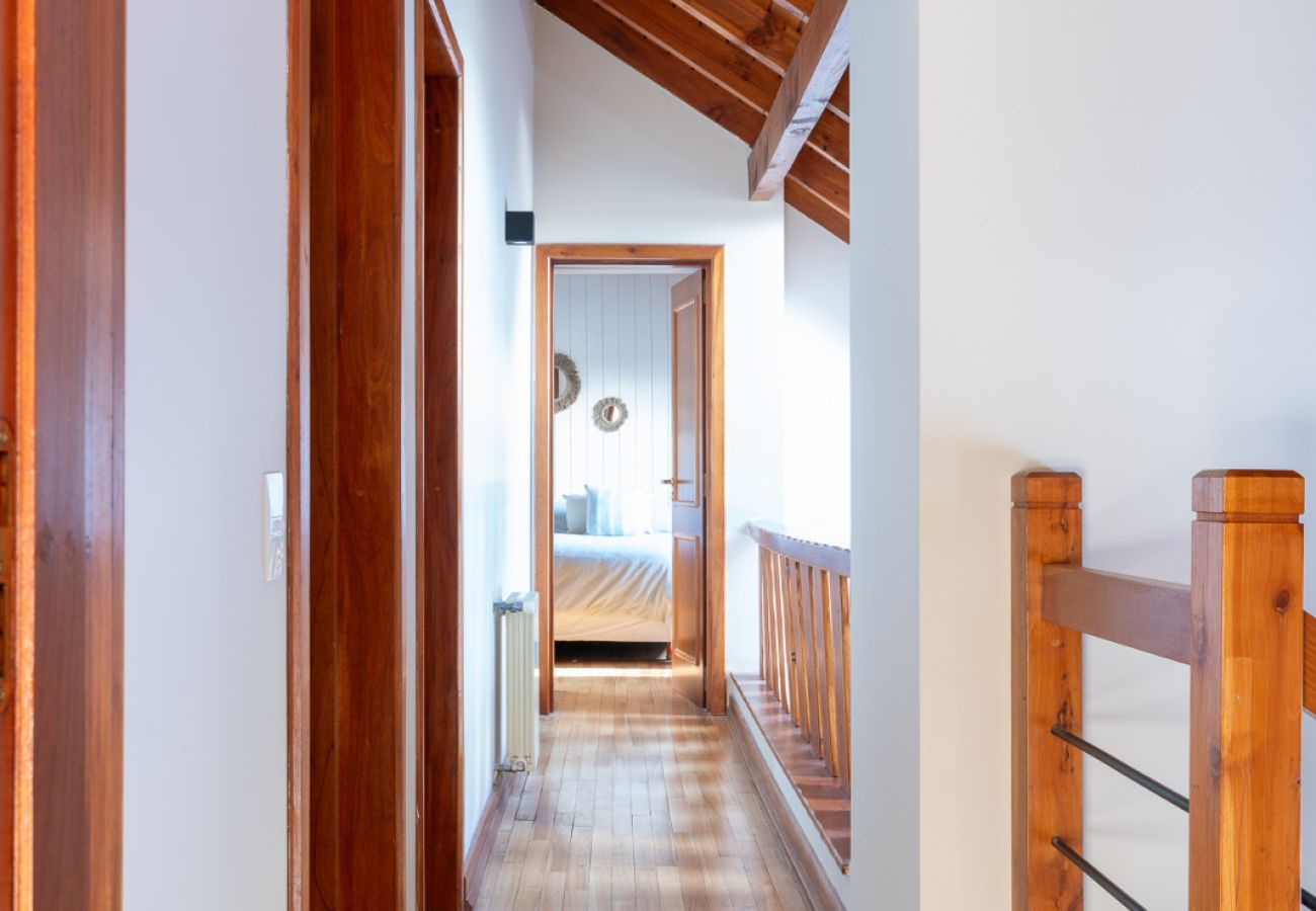 House in San Carlos de Bariloche - ARE26 COMFORTABLE HOUSE WITH LAKE VIEW AND VERY CLOSE TO THE GOLF STARTER