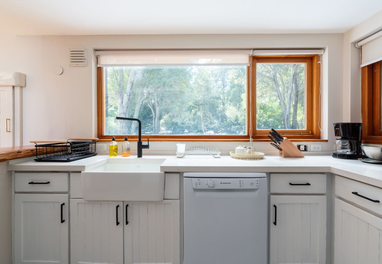 House in San Carlos de Bariloche - ARE26 COMFORTABLE HOUSE WITH LAKE VIEW AND VERY CLOSE TO THE GOLF STARTER