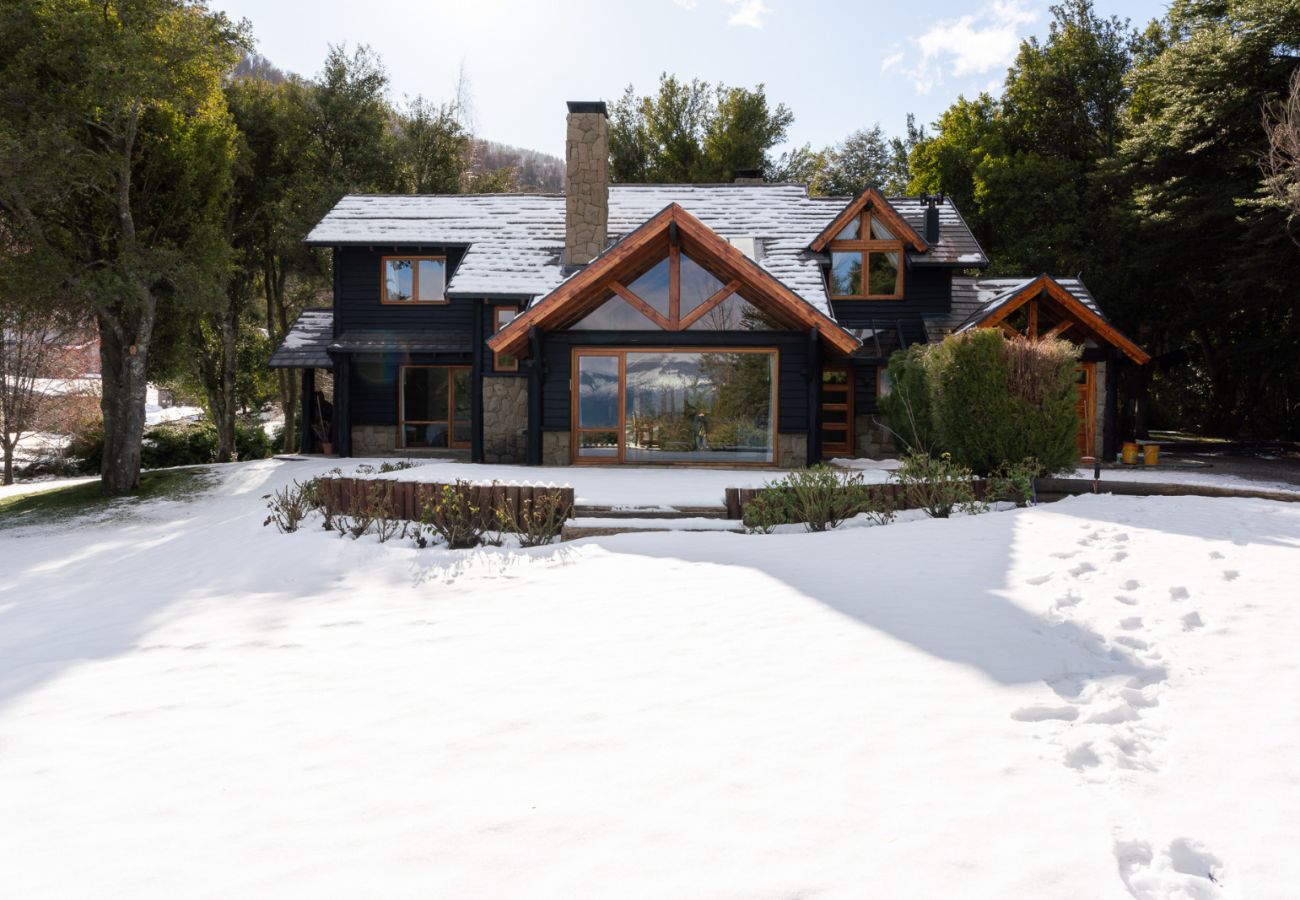 House in San Carlos de Bariloche - ARE26 COMFORTABLE HOUSE WITH LAKE VIEW AND VERY CLOSE TO THE GOLF STARTER