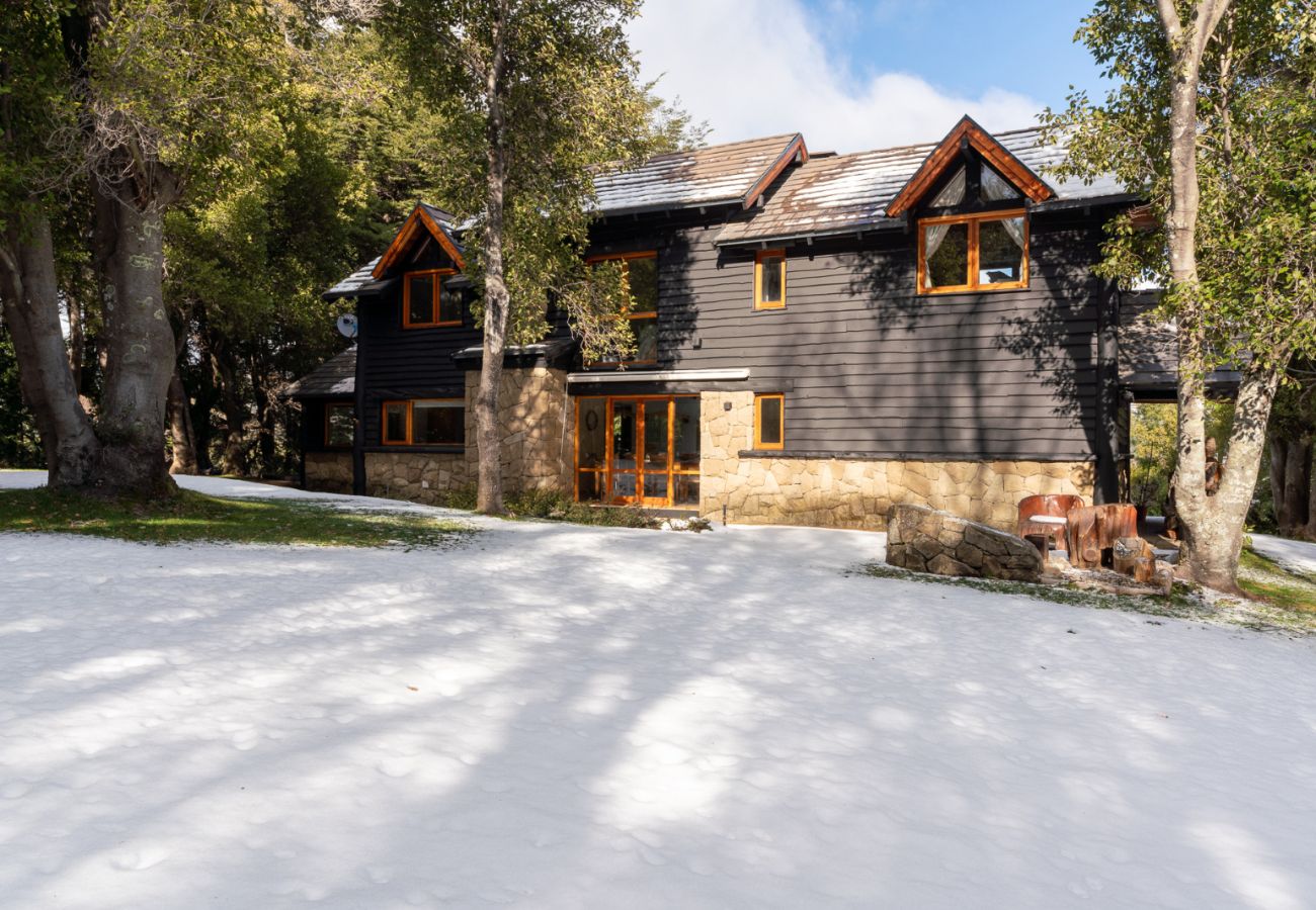 House in San Carlos de Bariloche - ARE26 COMFORTABLE HOUSE WITH LAKE VIEW AND VERY CLOSE TO THE GOLF STARTER