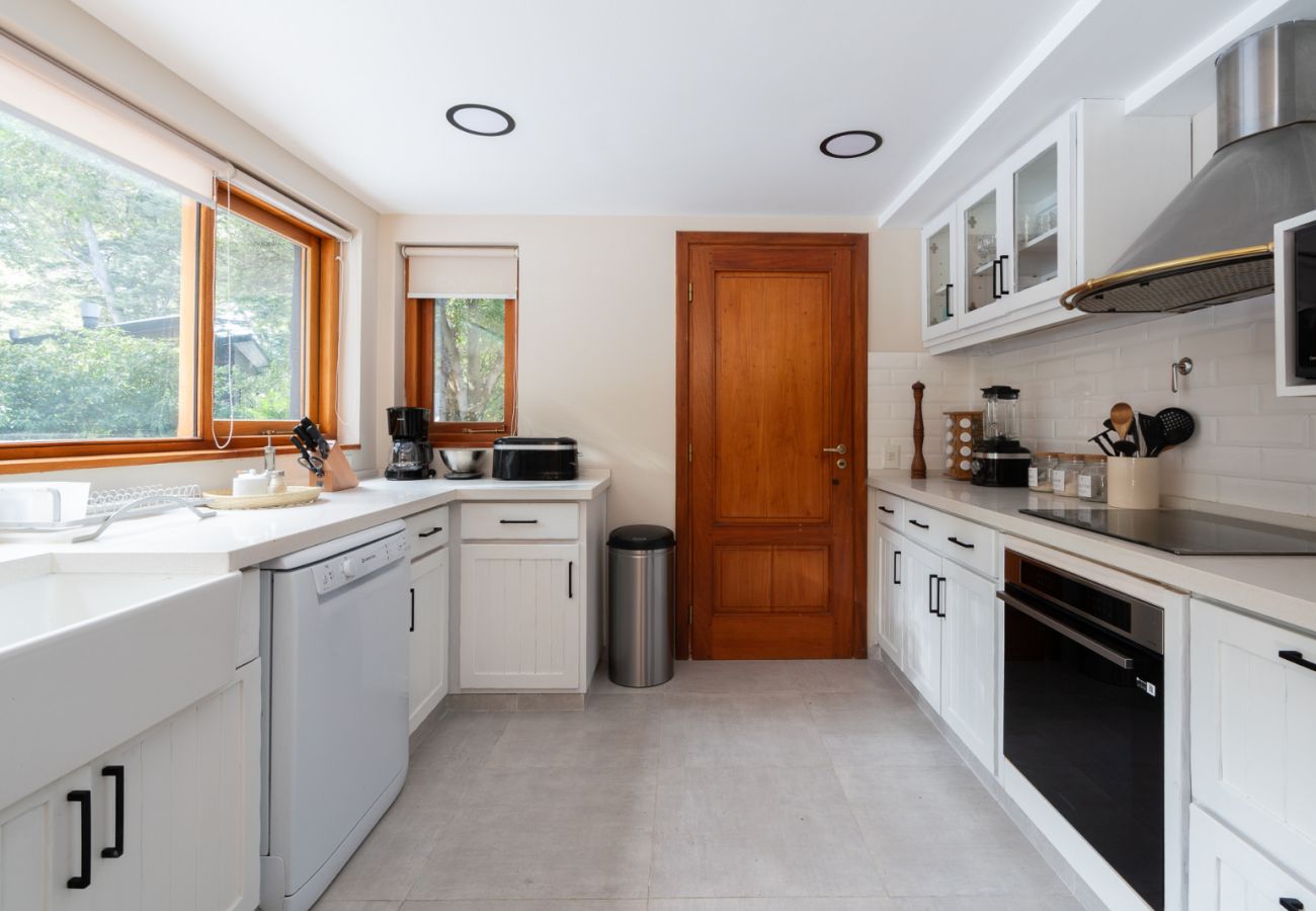 House in San Carlos de Bariloche - ARE26 COMFORTABLE HOUSE WITH LAKE VIEW AND VERY CLOSE TO THE GOLF STARTER