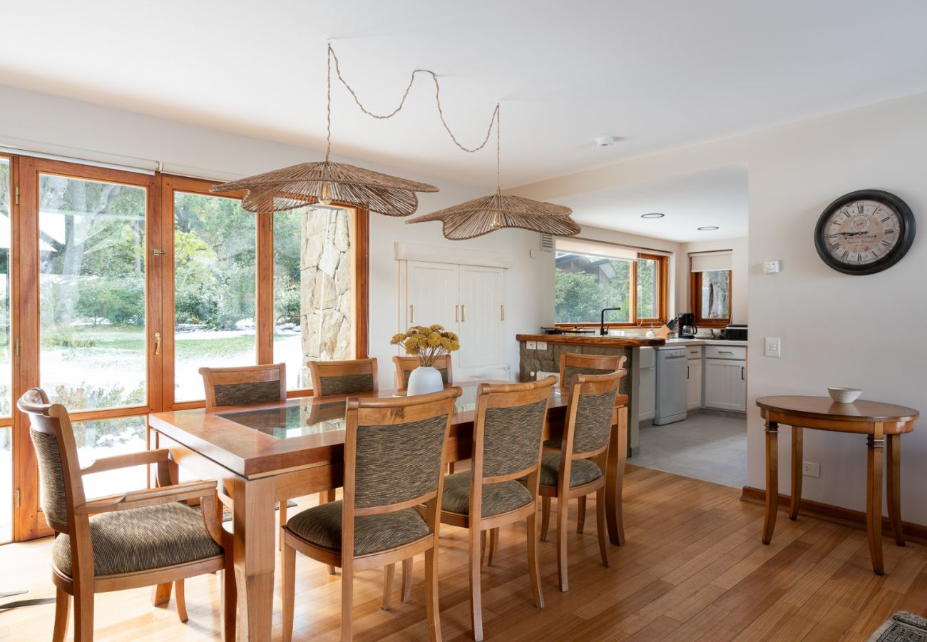 House in San Carlos de Bariloche - ARE26 COMFORTABLE HOUSE WITH LAKE VIEW AND VERY CLOSE TO THE GOLF STARTER