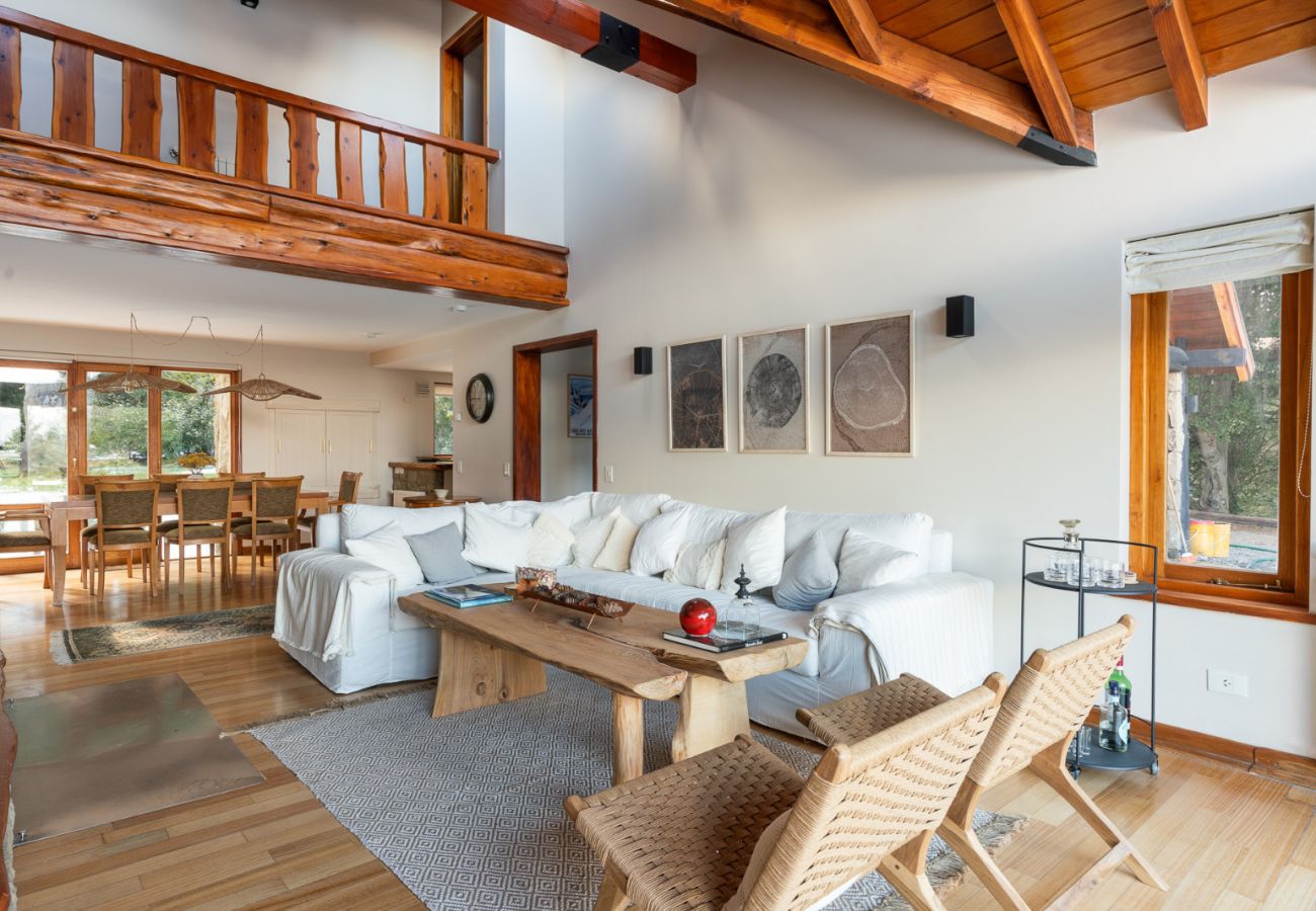 House in San Carlos de Bariloche - ARE26 COMFORTABLE HOUSE WITH LAKE VIEW AND VERY CLOSE TO THE GOLF STARTER