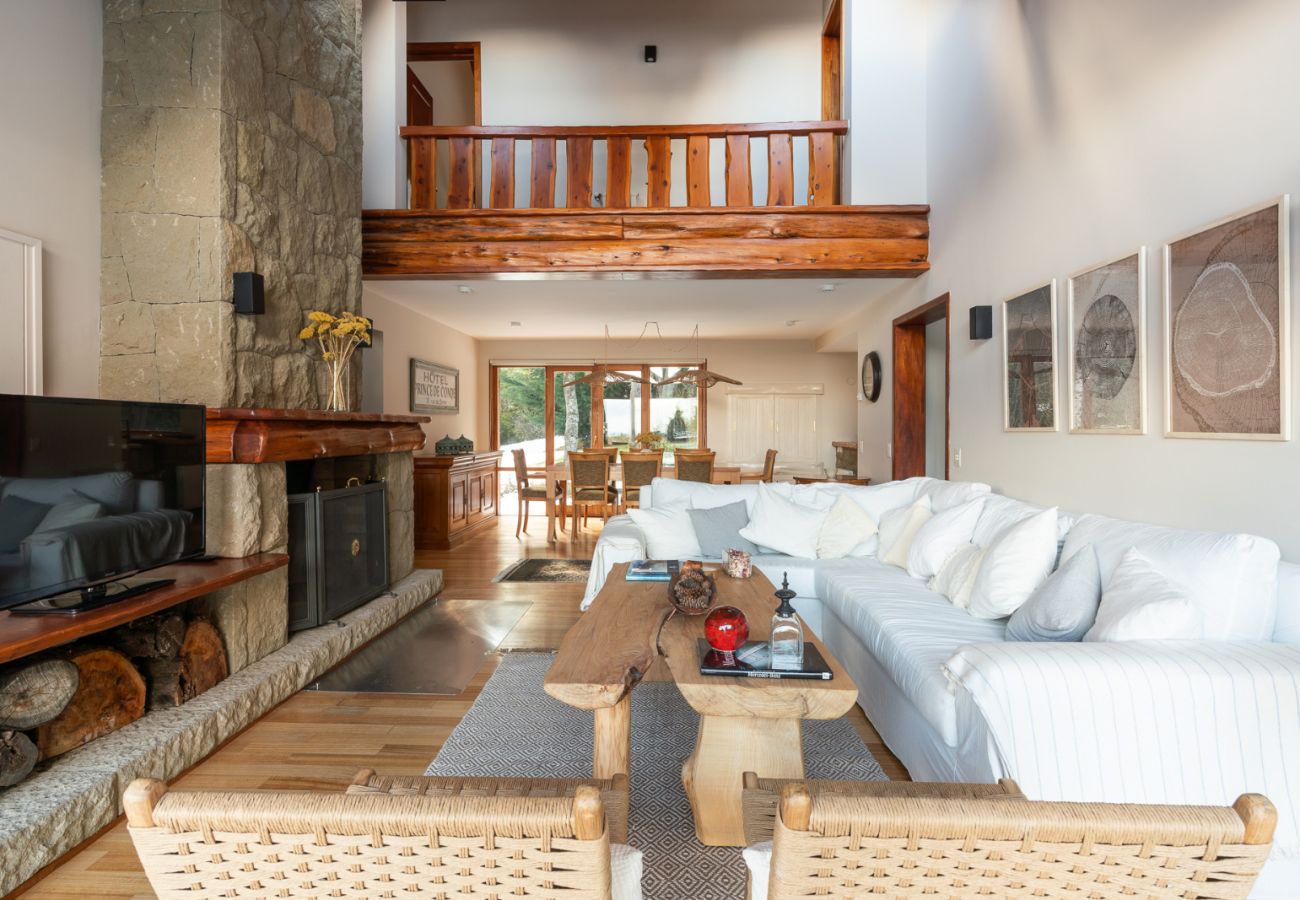 House in San Carlos de Bariloche - ARE26 COMFORTABLE HOUSE WITH LAKE VIEW AND VERY CLOSE TO THE GOLF STARTER