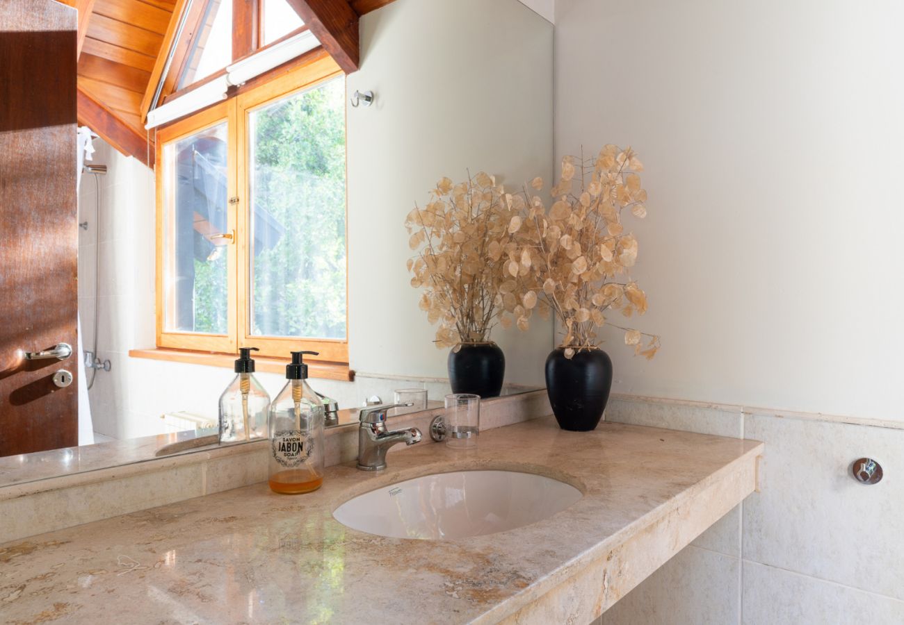 House in San Carlos de Bariloche - ARE26 COMFORTABLE HOUSE WITH LAKE VIEW AND VERY CLOSE TO THE GOLF STARTER