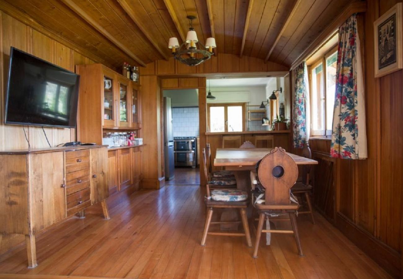 House in San Carlos de Bariloche - VIEW06 Excellent house with a view of Lake Nahuel Huapi and a large wooded park