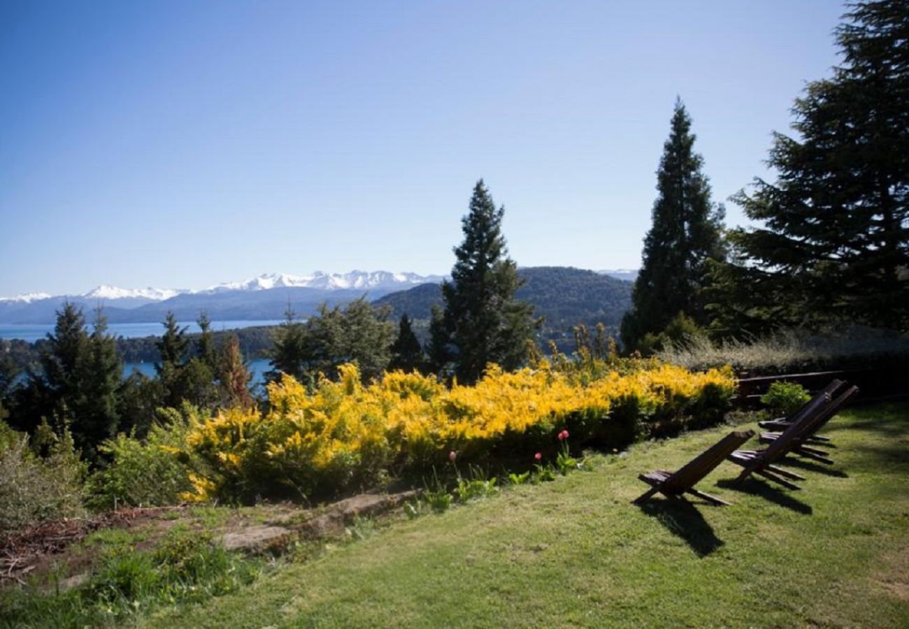 House in San Carlos de Bariloche - VIEW06 Excellent house with a view of Lake Nahuel Huapi and a large wooded park